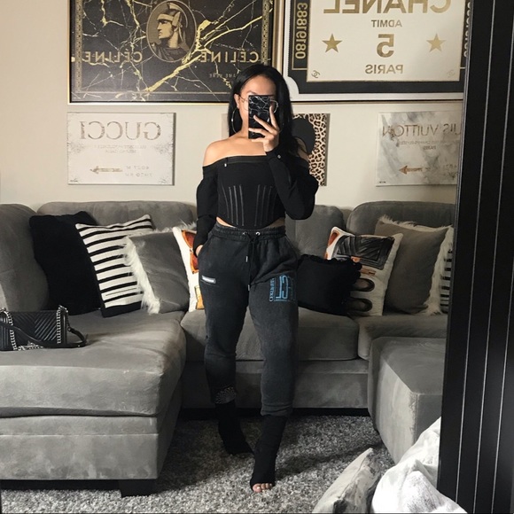 Welcome to my Closet 🖤 - Picture 11 of 14